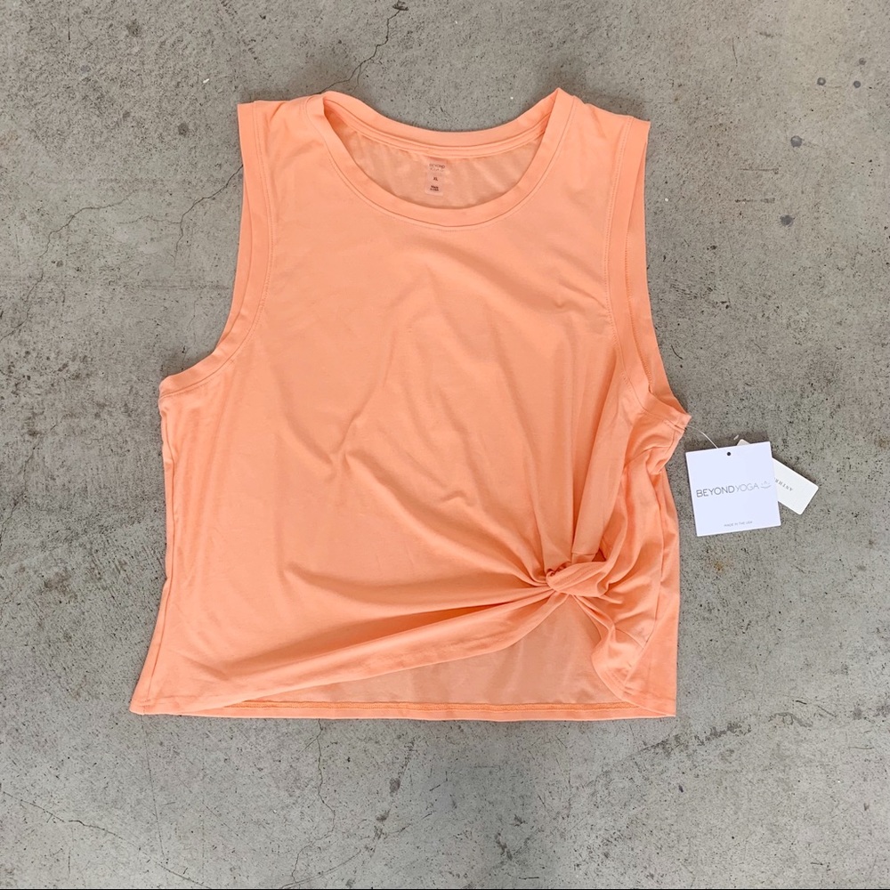 Beyond Yoga NWT Twist-Front Muscle Tank in Peach
